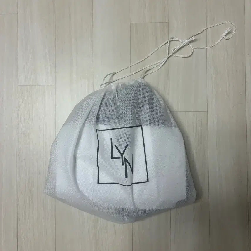 [BUNJANG] LYN Patty Shoulder Bag Black / LYN 패티 숄더백 블랙 새상품