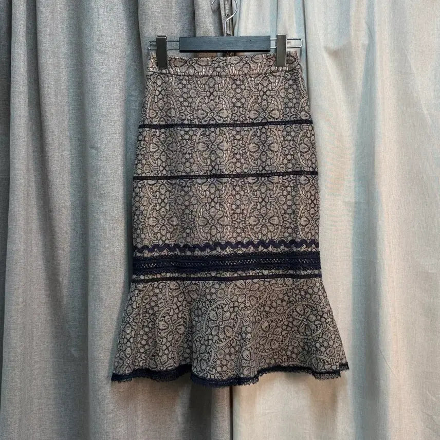[BUNJANG] It Misha Lace Pattern Mermaid Skirt Size 64 / [64] 잇미샤 레이스 패턴 머메이드 스커트