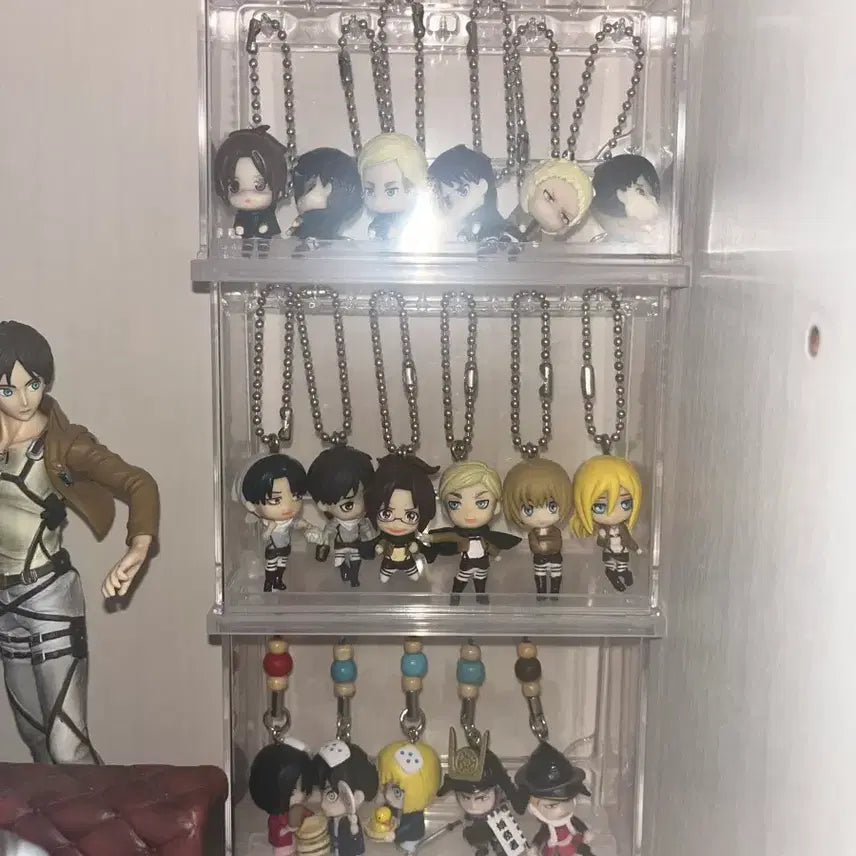 [BUNJANG] Attack on Titan Gacha Keychain Set: Levi, Eren, Erwin, Mikasa, Jean, Reiner / 진격거 스윙,대롱,지역 가챠 리바이 청소 에렌 엘빈 미카사 쟝 라이너