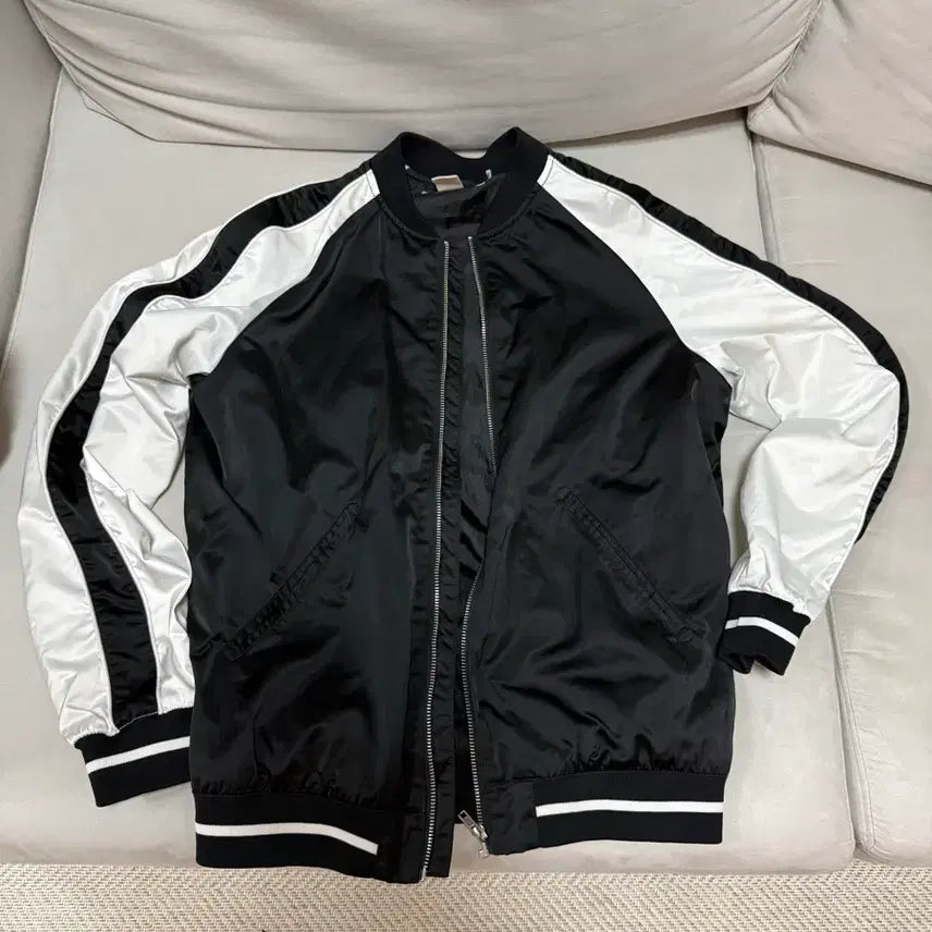 [BUNJANG] H&amp;M Colorblock Bomber Jacket / H&amp;M 블랙 화이트 배색 봄버 자켓 S