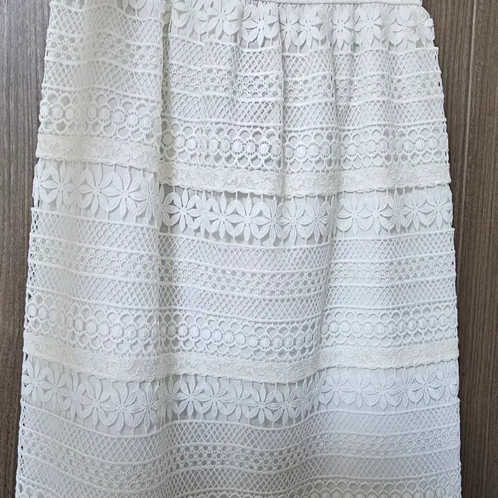 [BUNJANG] Burberry Punching Lace Skirt / [버버리] 펀칭 레이스 스커트