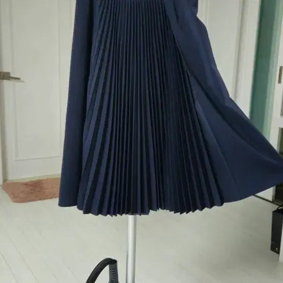 [BUNJANG] Theijet Navy Pleated Long Skirt / 더이쨋 네이비 플리츠 롱 스커트 70-90