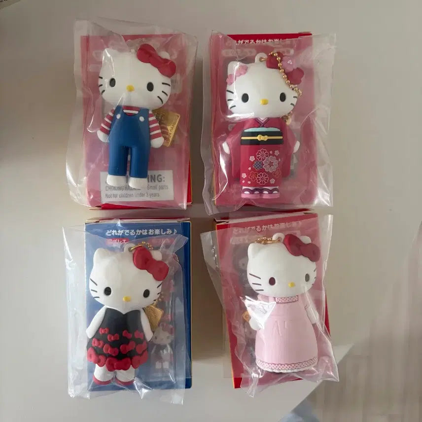 [BUNJANG] Sanrio Hello Kitty 50th Anniversary Tokyo Exhibition Figure Keyring / 헬로키티 50주년 도쿄전시회 피규어 키링 고전키티 교복키티