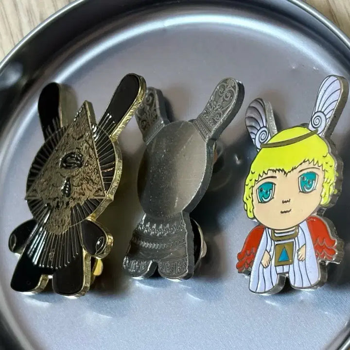 [BUNJANG] Kidrobot Dunny Series Pin / kidrobot Dunny 킨키로봇 더니 뱃지