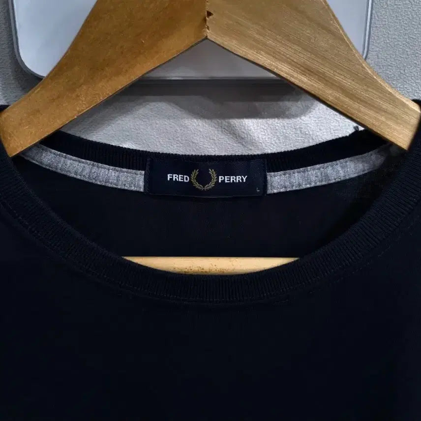 [BUNJANG] Fred Perry Black Short Sleeve T-Shirt / 프레드페리 검정 반팔 티셔츠