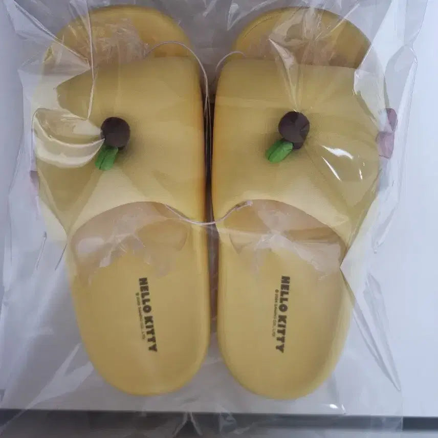 [BUNJANG] Sanrio Hello Kitty Apple Slippers (Size 250) / 산리오 헬로키티 사과슬리퍼 사이즈250 정품