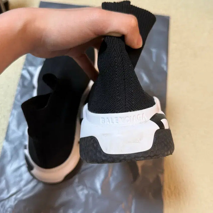 [BUNJANG] Balenciaga Speedrunner Graffiti Sneakers / 발렌시아가 스피드러너 그래피티34