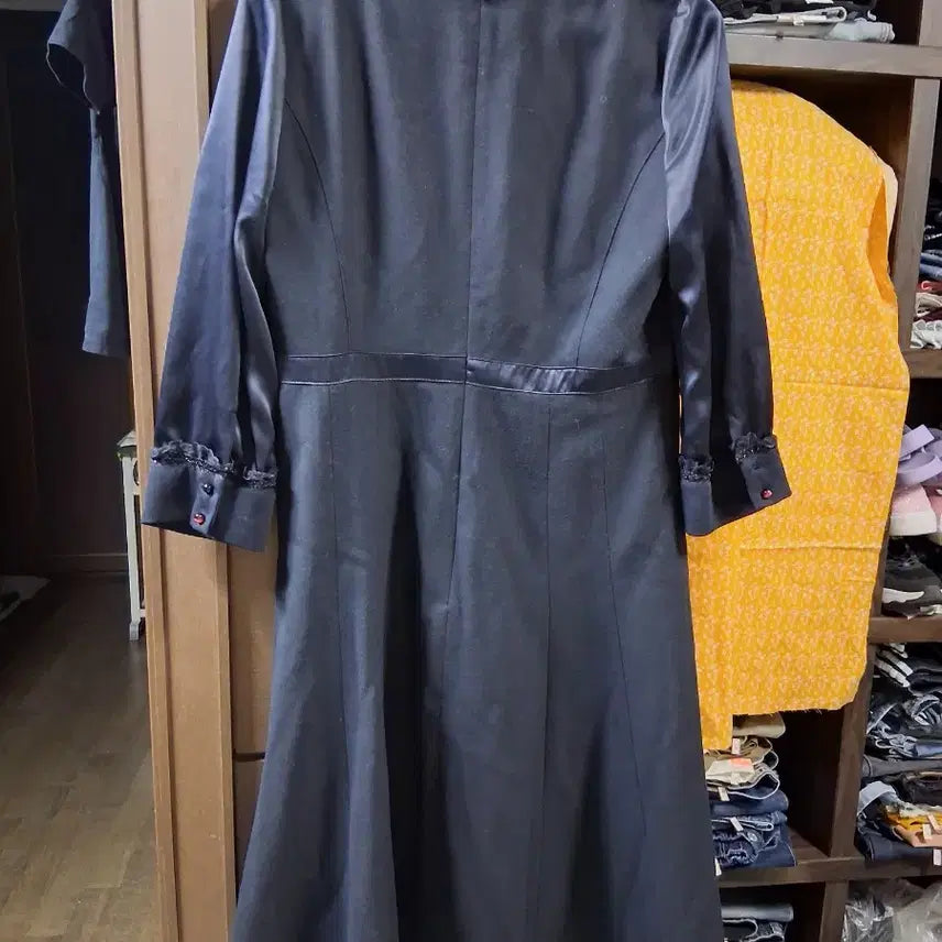 [BUNJANG] LINE Black Flared Dress Size 66 / LINE 블랙 플레어 원피스 66사이즈