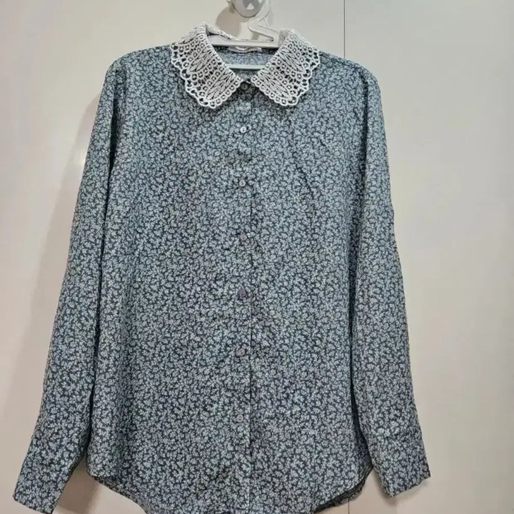 [BUNJANG] Flower Lace Collar Long Sleeve Blouse / 플라워 레이스 칼라 긴팔 블라우스