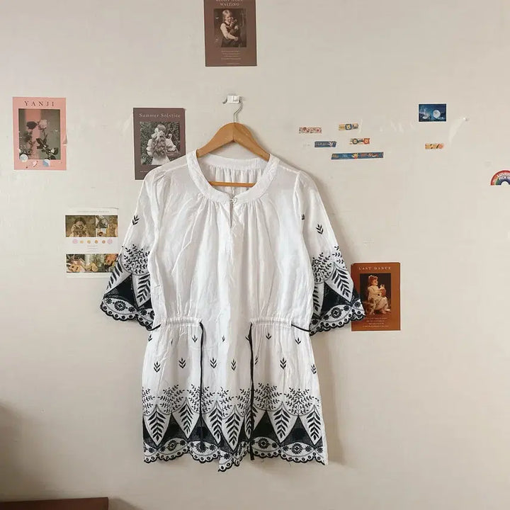 [BUNJANG] Round Embroidered Blouse / 라운드자수블라우스