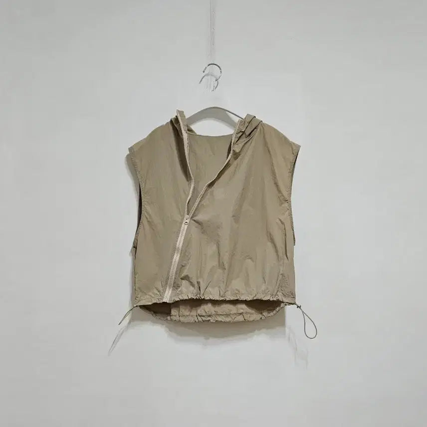 [BUNJANG] Beige Hooded Zip-Up Vest / 바스락 후드 집업조끼