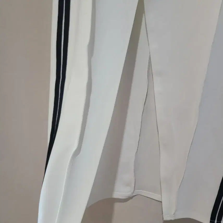 [BUNJANG] Slit Training Skirt / 트랙 트임 트레이닝 스커트 앞트임