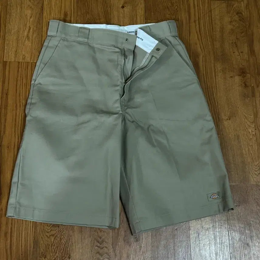 [BUNJANG] Dickies Loose Fit Shorts Khaki / 디키즈 루즈핏 반바지 카키