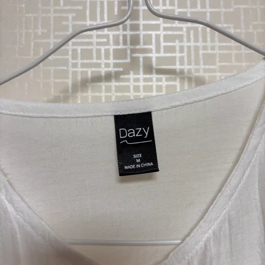 [BUNJANG] DAZY Lace Blouse White Long Sleeve / DAZY 레이스 블라우스 화이트 긴팔
