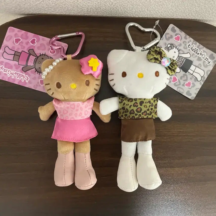 [BUNJANG] Sanrio Hello Kitty Long Leg Keyring Leopard Set (Pink &amp; Khaki) / Set 산리오 헬로키티 롱다리 키티 키링 2종 레오파드 호피 세트 인형