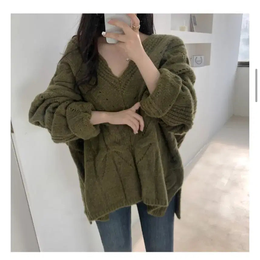 [BUNJANG] Loose Fit V-Neck Knit / 루즈핏 브이넥 니트