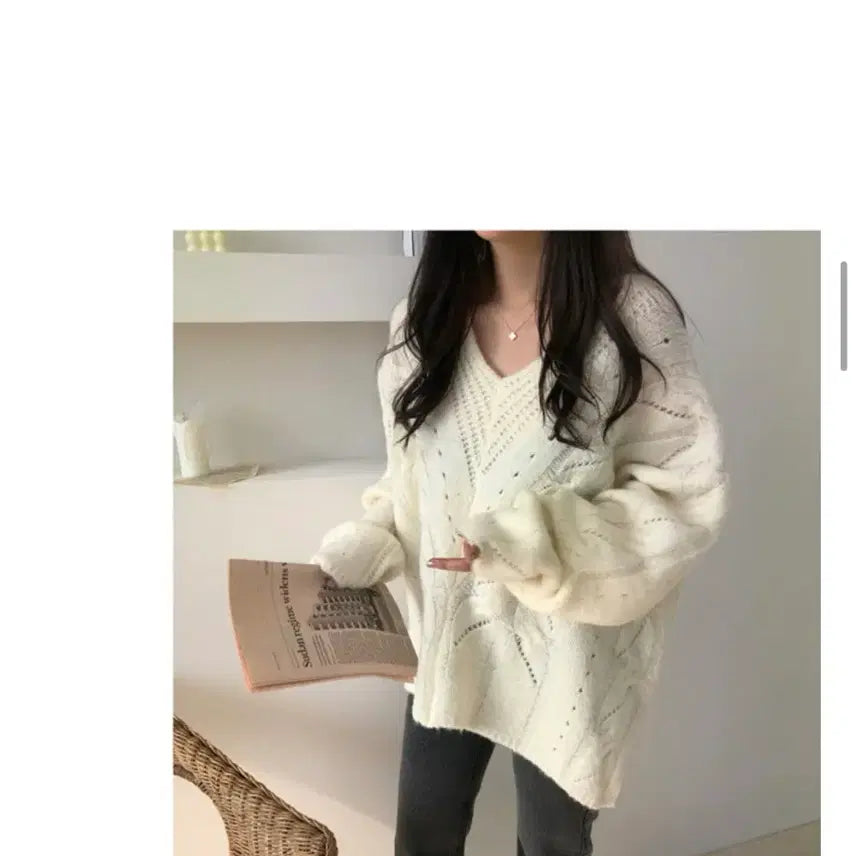 [BUNJANG] Loose Fit V-Neck Knit / 루즈핏 브이넥 니트