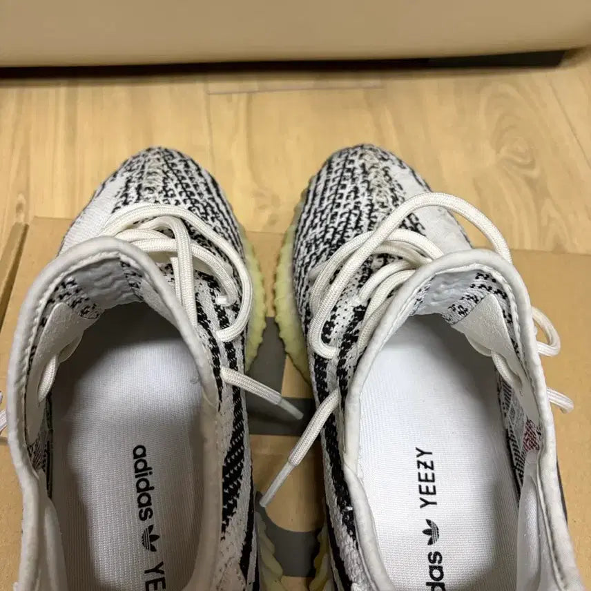 [BUNJANG] Adidas Yeezy Boost 350 V2 Zebra / 이지부트스 350 V2 지브라
