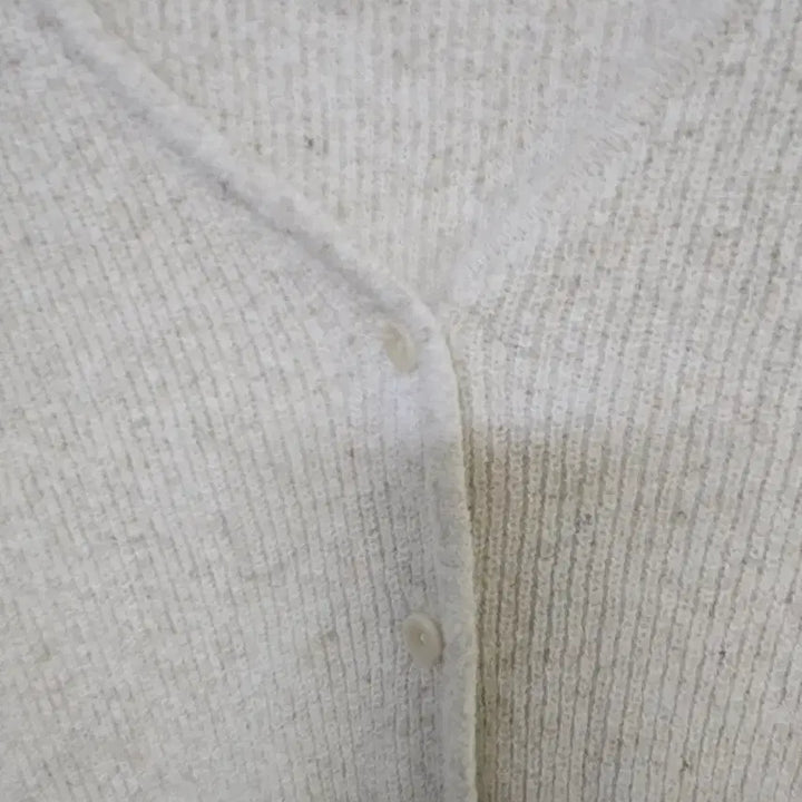 [BUNJANG] Ivory V-Neck Knit Cardigan / 아이보리 브이넥 니트 가디건