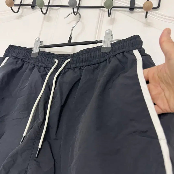 [BUNJANG] SPAO Black Striped Casual Shorts / 스파오 반바지