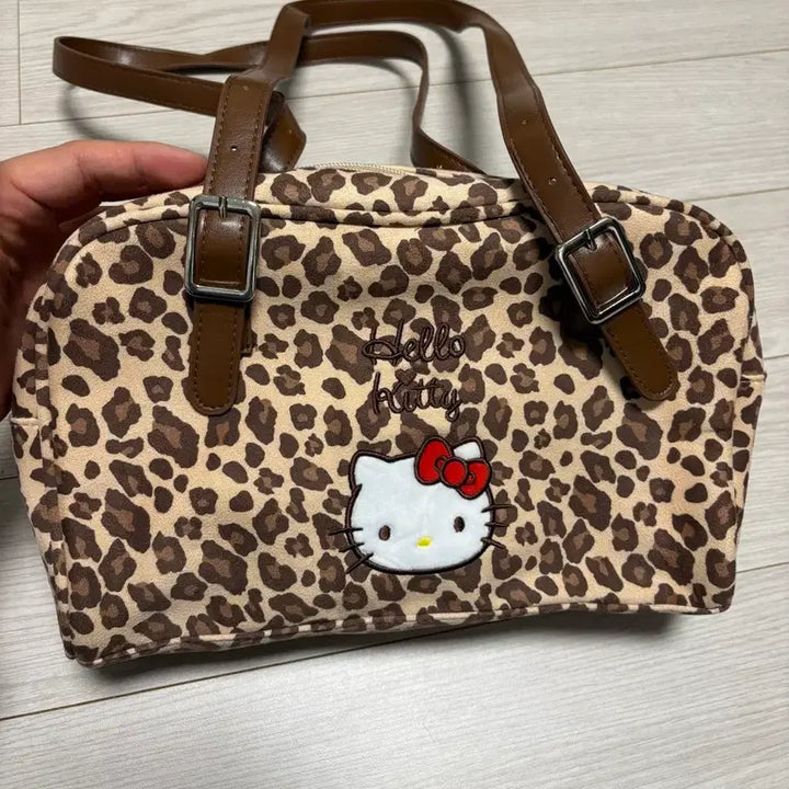 [BUNJANG] Sanrio Hello Kitty Crossbody &amp; Tote Bag / 산리오 키티 크로스백 및 토드백 저렴하게 판매합니다. (새상품)