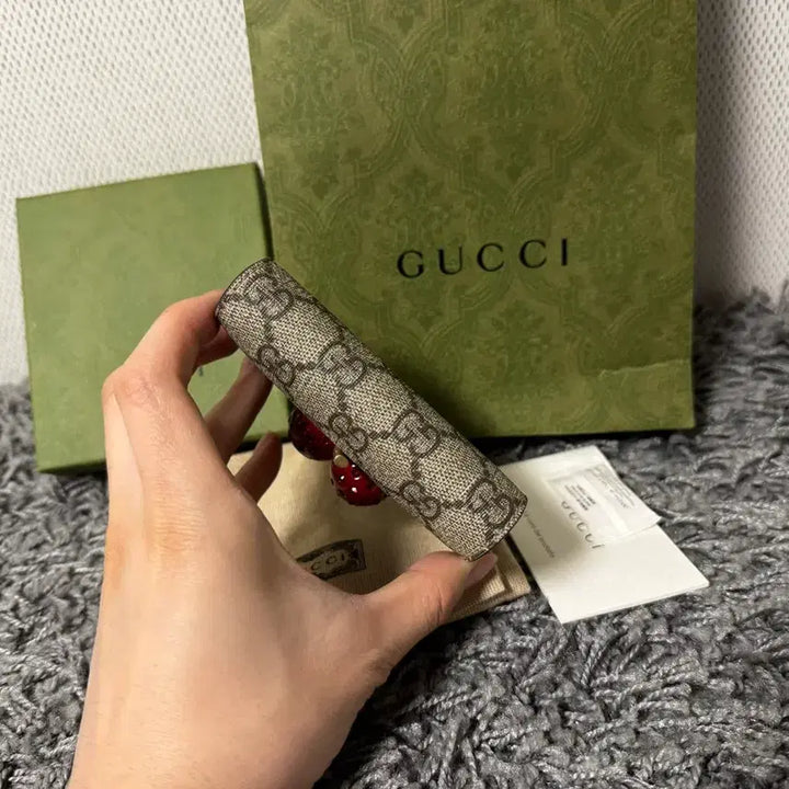 [BUNJANG] Gucci Cherry Canvas Wallet / [풀구성] 정품 구찌 체리 캔버스 지갑 중지갑 카드지갑
