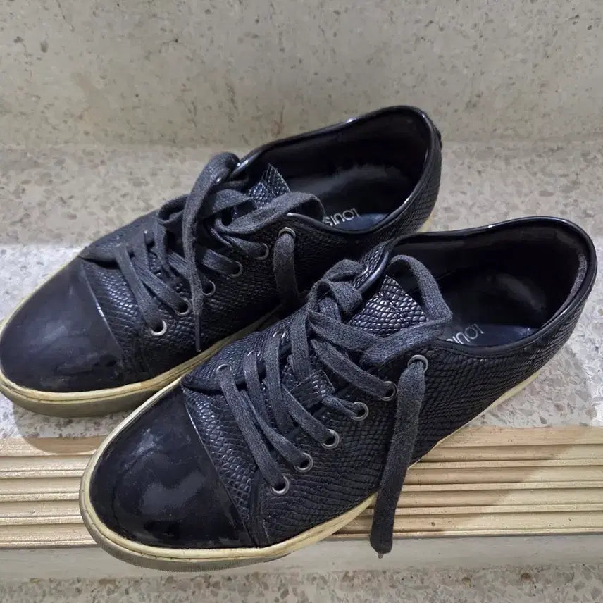 [BUNJANG] Louis Vuitton Black Textured Leather Sneakers / 루이비통 블랙 스니커즈 (260)