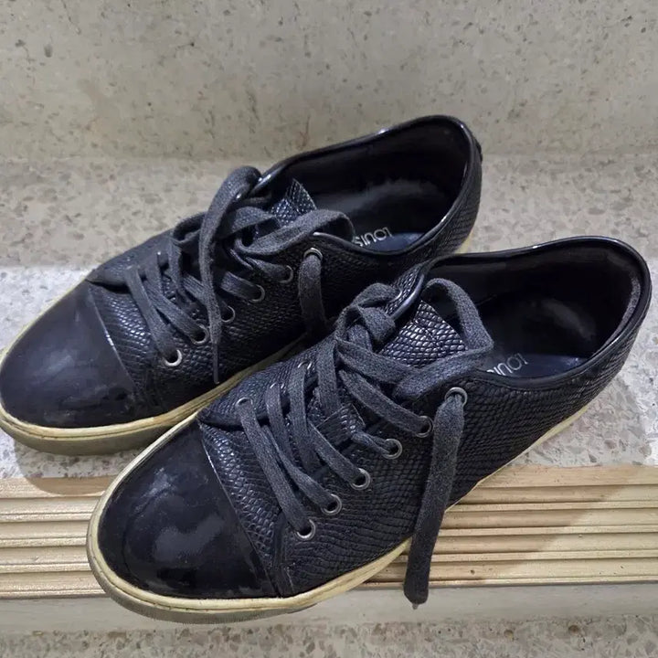 [BUNJANG] Louis Vuitton Black Textured Leather Sneakers / 루이비통 블랙 스니커즈 (260)