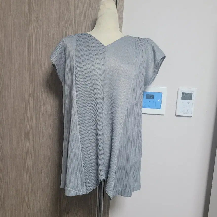 [BUNJANG] Kayesu Pleated Short Sleeve Blouse / Kayesu 플리츠 반팔 블라우스  FREE