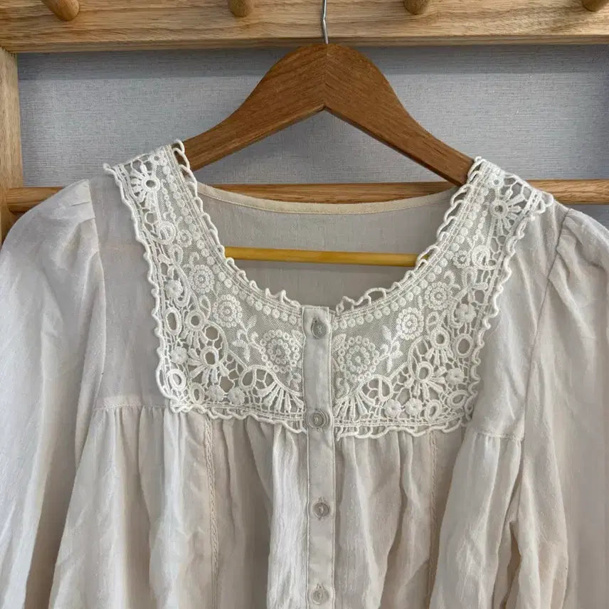 [BUNJANG] Ivory Lace Cape Blouse / 레이스 케이프 블라우스