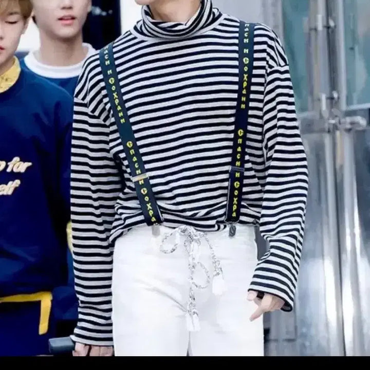 [BUNJANG] Cliff Stripe Turtleneck Long Sleeve T-Shirt / 클리프 스트라이프 목폴라 긴팔 티셔츠