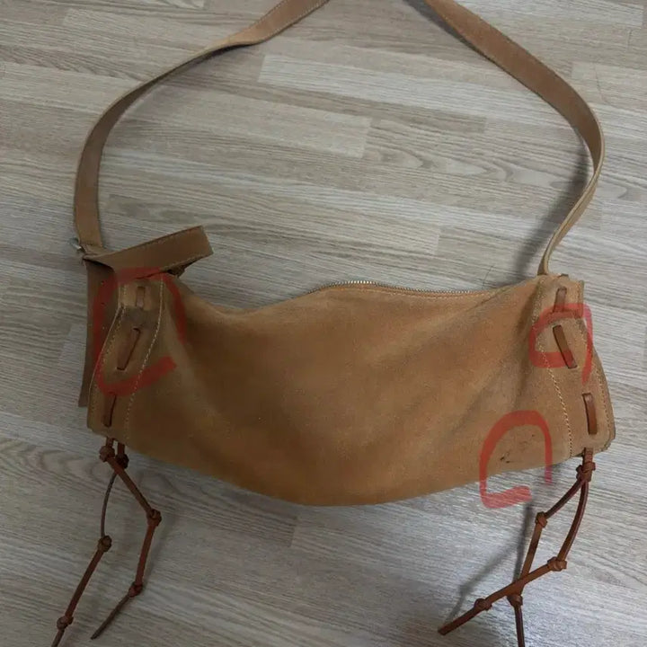 [BUNJANG] Ader Error x Zara Suede Crossbody Bag / 아더에러 자라 스웨이드 크로스백 (자더에러)