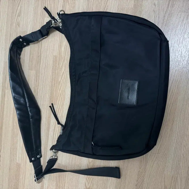 [BUNJANG] Maison Mined Buckle Strap Crossbody Bag Black / 메종미네드 버클 스트랩 크로스백 블랙