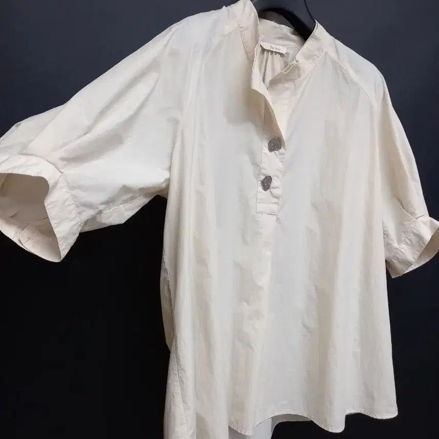 [BUNJANG] The Izzat Spring/Summer Nylon Blouse (Beige) / 더 아이잗 춘하 사그락 블라우스 55-77