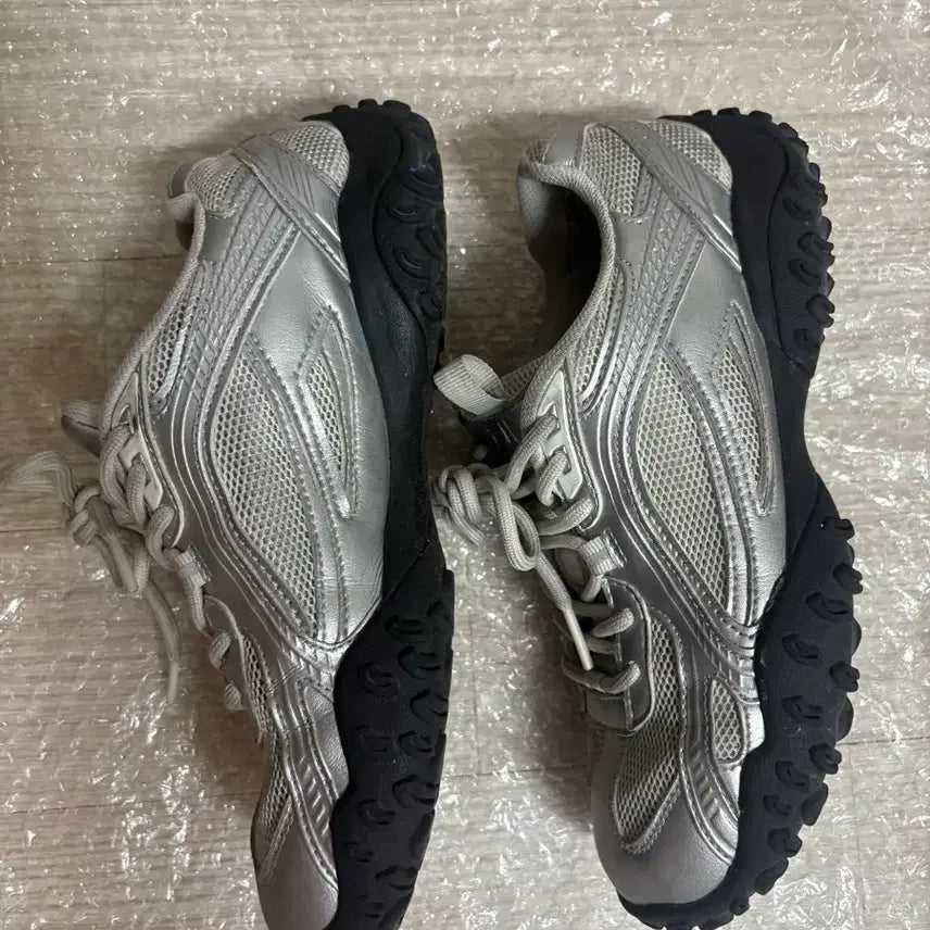 [BUNJANG] Fila Eshafe Silvermoon Shoes (Size 235) / 휠라 에샤페 실버문 (235)