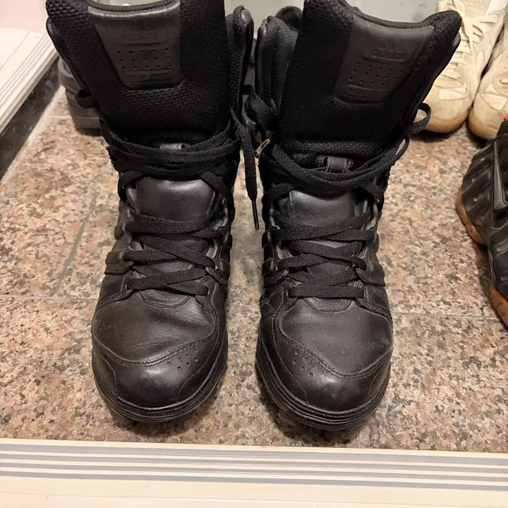 [BUNJANG] Adidas Leather High-Top Sneakers / 아디다스 레더 하이탑