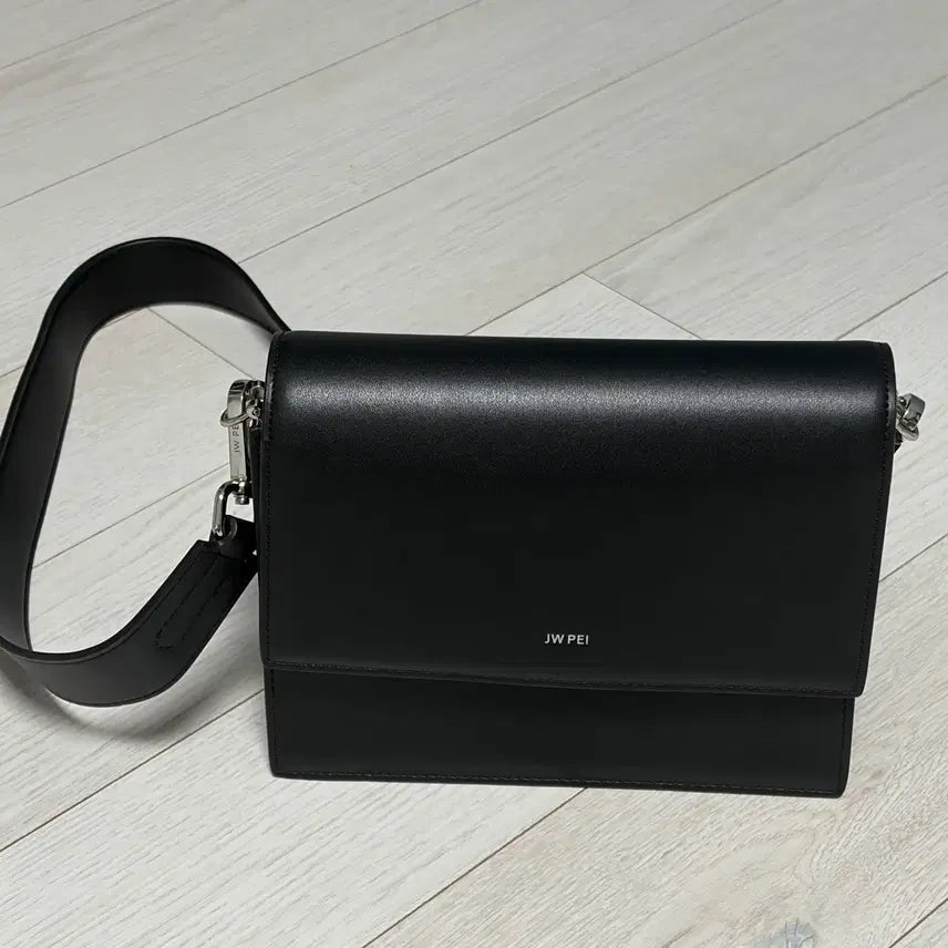 [BUNJANG] JW PEI Mini Flap Bag Black / JW PEI 쥬페이 미니 플랩백 블랙