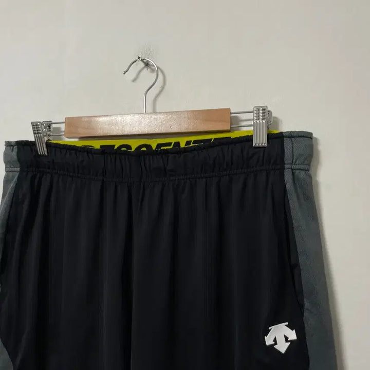 [BUNJANG] Descente Functional Stretch Banding Shorts / 33-34 데상트 기능성 스판 밴딩 반바지 정품