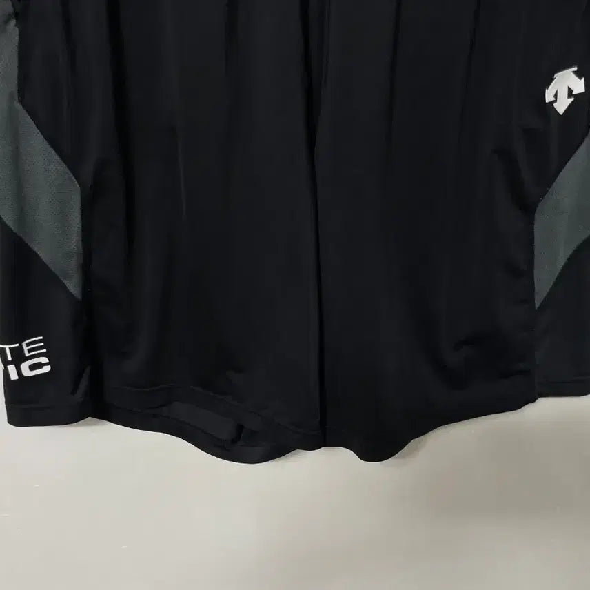 [BUNJANG] Descente Functional Stretch Banding Shorts / 33-34 데상트 기능성 스판 밴딩 반바지 정품