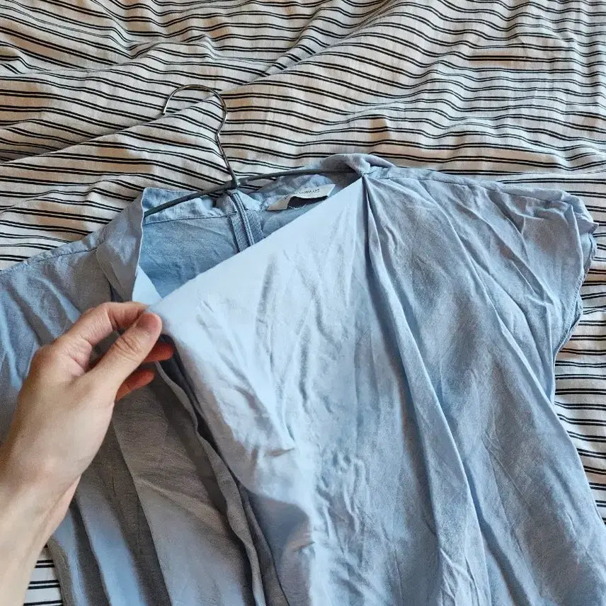 [BUNJANG] Our Comos Sky Blue Chiffon Blouse / une comos 하늘색 블라우스 아워코모스