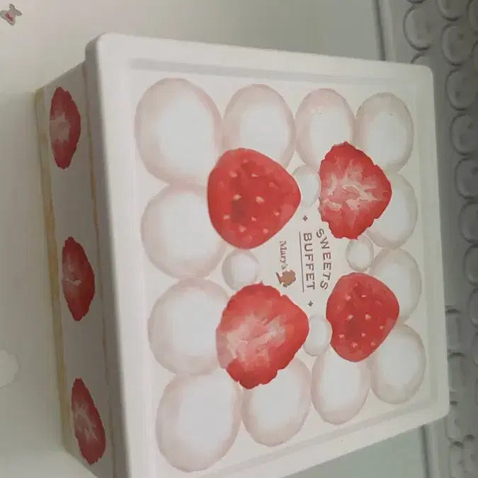 [BUNJANG] Merry Sweets Buffet Strawberry Square Tin Case / 메리 스위츠 뷔페 딸기 정사각 틴케이스