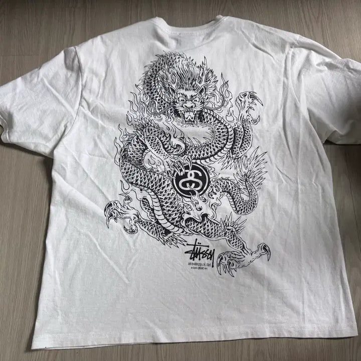 [BUNJANG] Stussy Dragon T-shirt White L / 스투시 드래곤 티셔츠 화이트 L