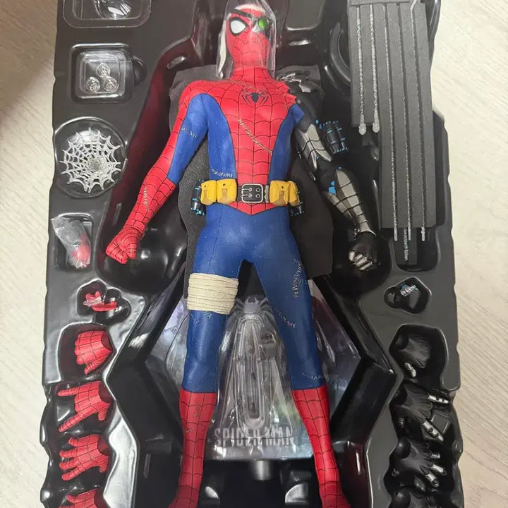 [BUNJANG] Hot Toys Cyborg Spider-Man / 핫토이 사이보그 스파이더맨