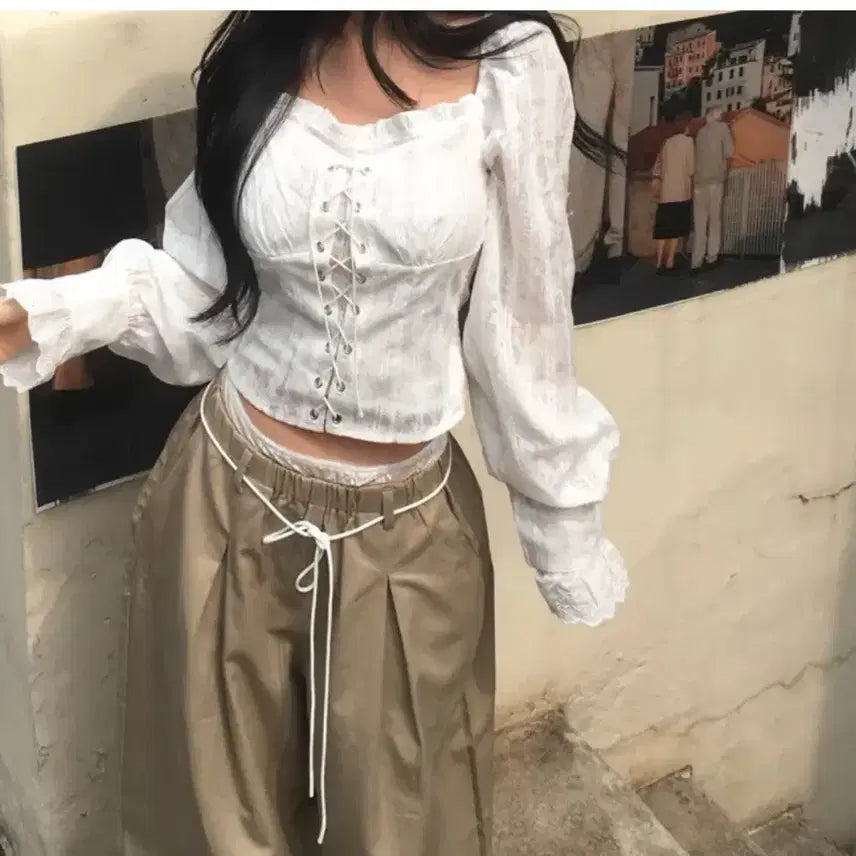 [BUNJANG] Looksu Off-Shoulder Puff Frill Blouse / 룩스유 펀칭 여리 아일렛 오프숄더 퍼프 프릴 블라우스