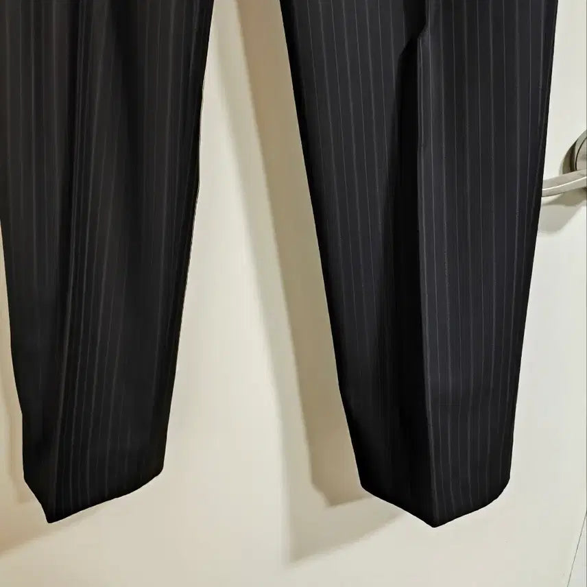 [BUNJANG] Givenchy 31-inch Striped Classic Fit Slacks / 31인치 지방시 스트라이프 슬랙스 클래식핏