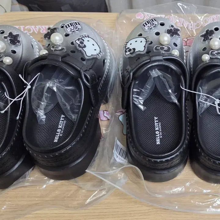 [BUNJANG] Hello Kitty X-Pac Jibbitz Leopard, Pearl, Black Pearl Crocs / 헬로키티 자비츠 레오파드, 진주, 블랙펄 크록스