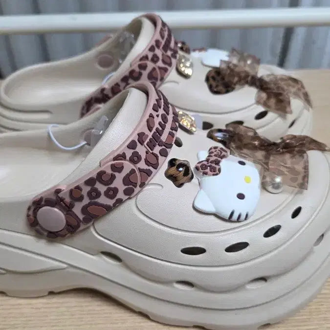 [BUNJANG] Hello Kitty X-Pac Jibbitz Leopard, Pearl, Black Pearl Crocs / 헬로키티 자비츠 레오파드, 진주, 블랙펄 크록스