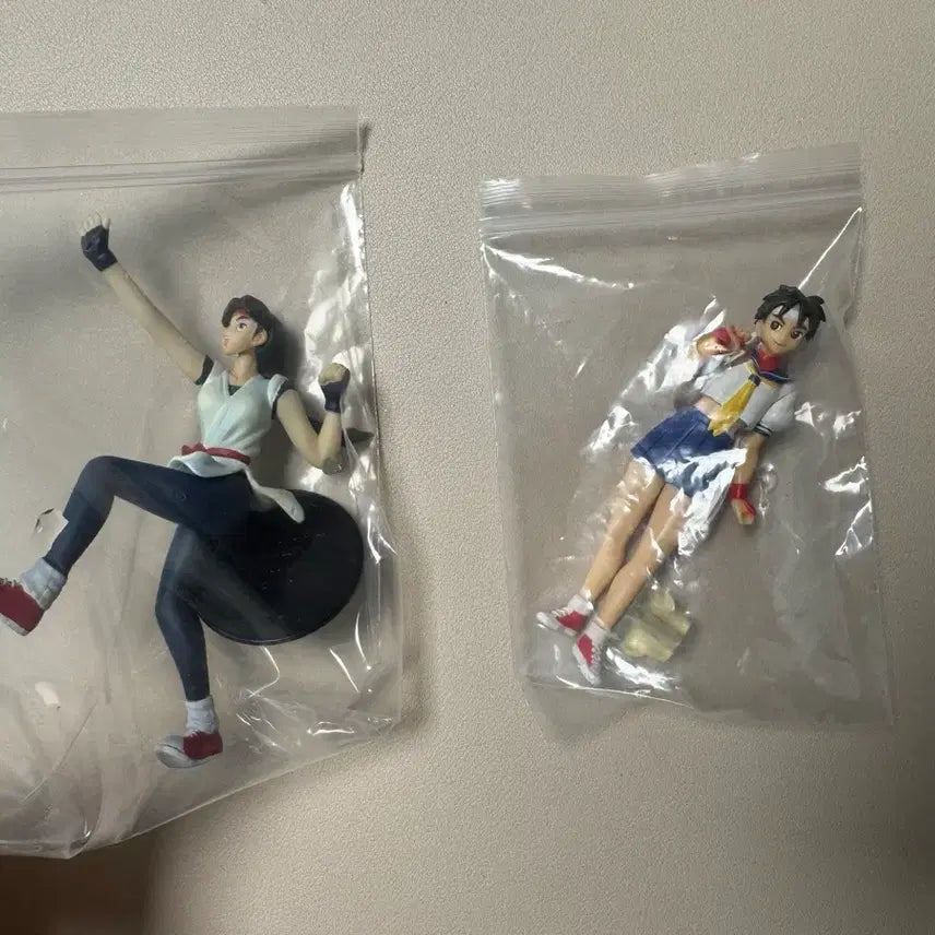 [BUNJANG] Street Fighter Sakura &amp; King of Fighters Yuri Gashapon Figures / 스트리트파이터 사쿠라, 킹오파 유리 가샤폰