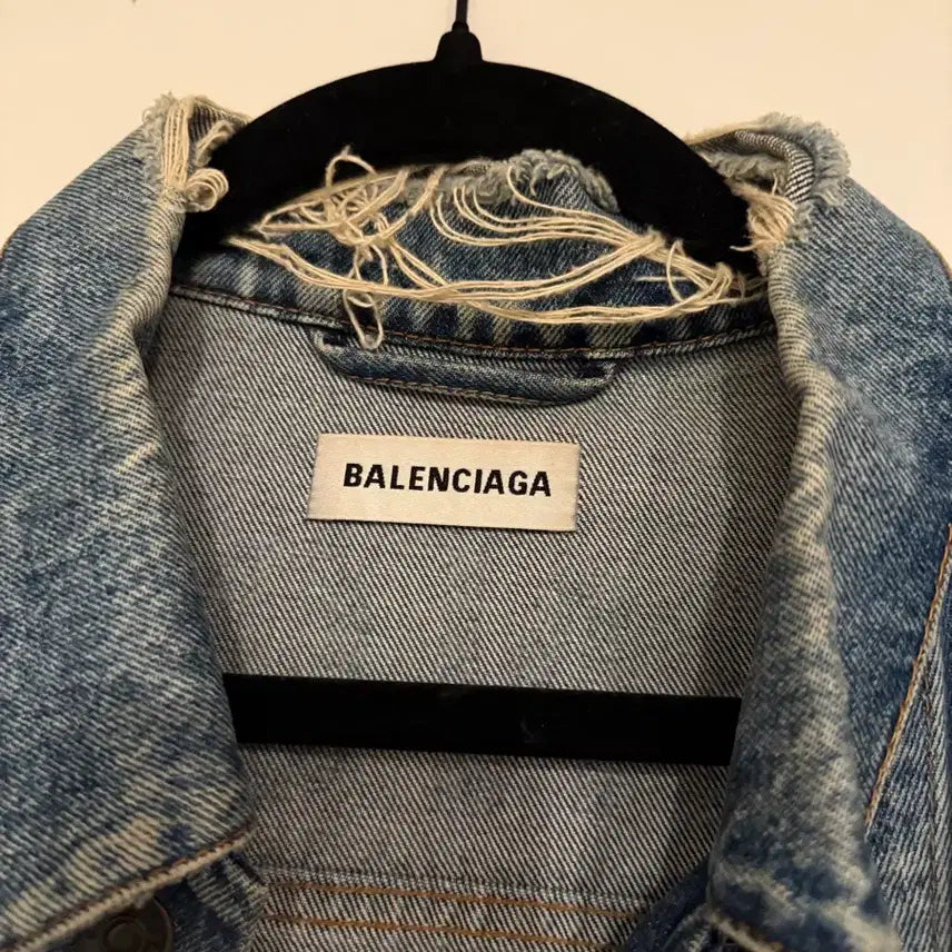 [BUNJANG] Balenciaga Logo Denim Jacket / 발렌시아가 로고 데님 자켓 34