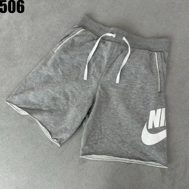 [BUNJANG] Nike Swoosh Grey Shorts L / 나이키 스우시 회색 반바지 L